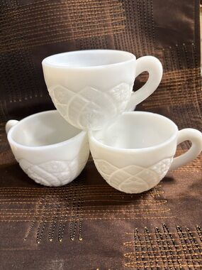 McKee Concord White Milk Glass Punch Bowl Cup Set of  4 Vintage MCM